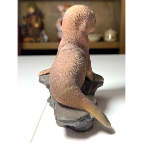 HOMCO Masterpiece Hand-Painted Porcelain Baby Seal Figurine On Rock Base - Picture 4 of 5